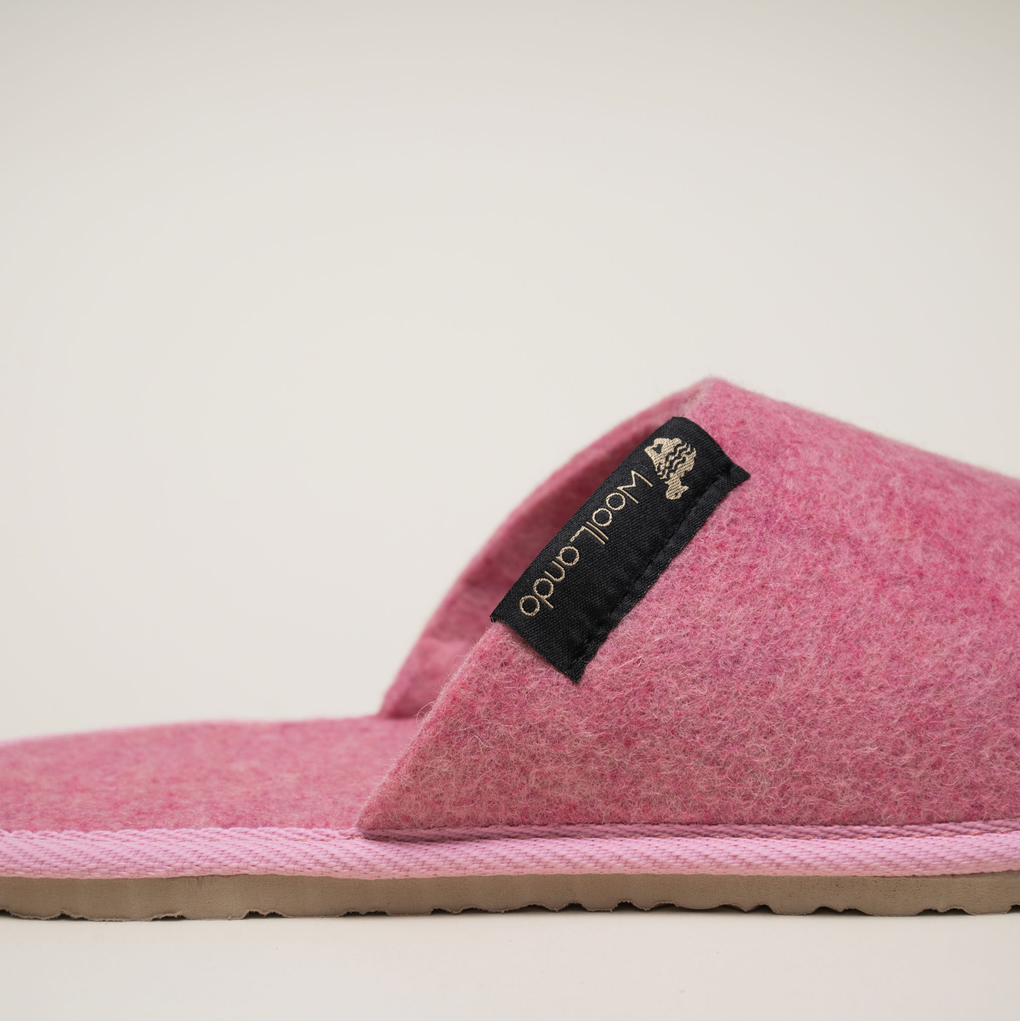 Woolland kohokuvioidut luonnonvillasta huovutetut tossut PINK