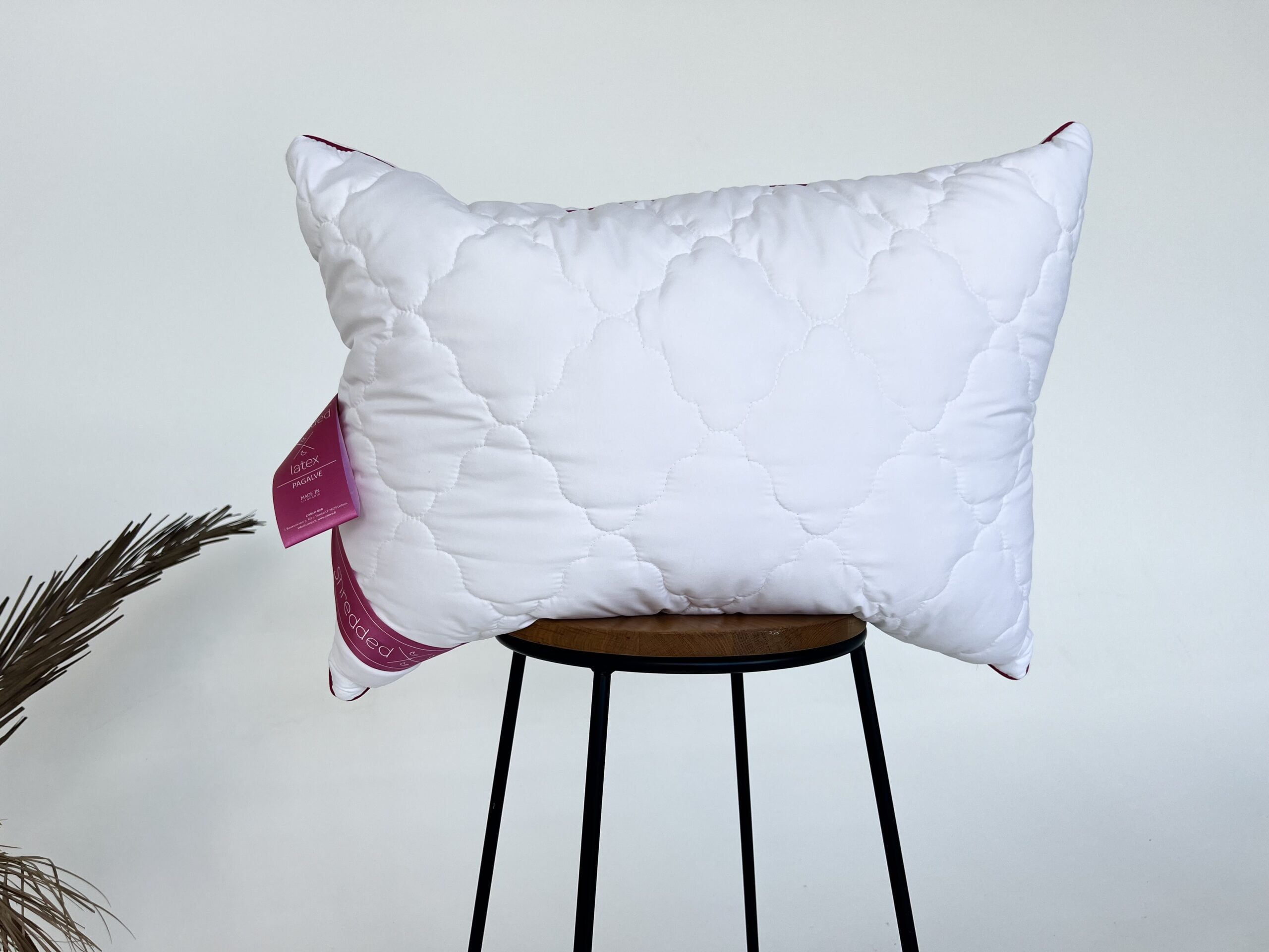 Ergonominen tyyny lateksitäytteellä