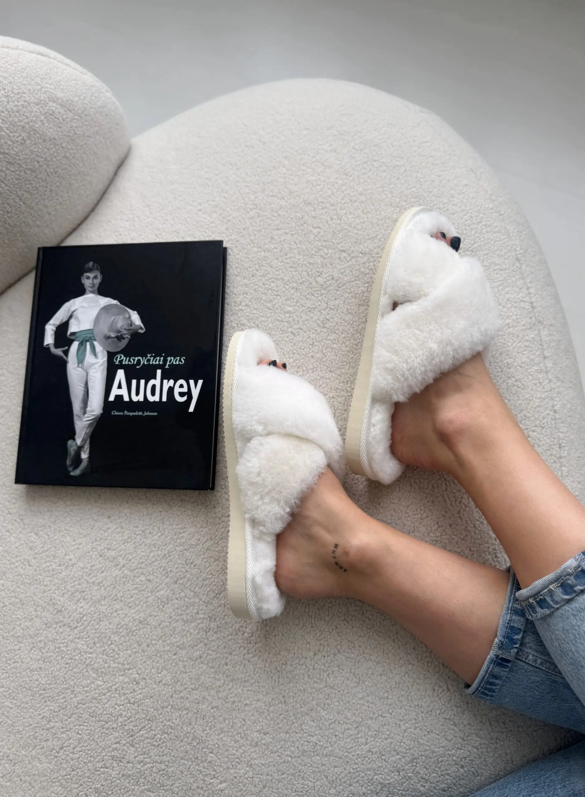 WoolLando naisten luonnonturkis valkoiset avoimet tossut