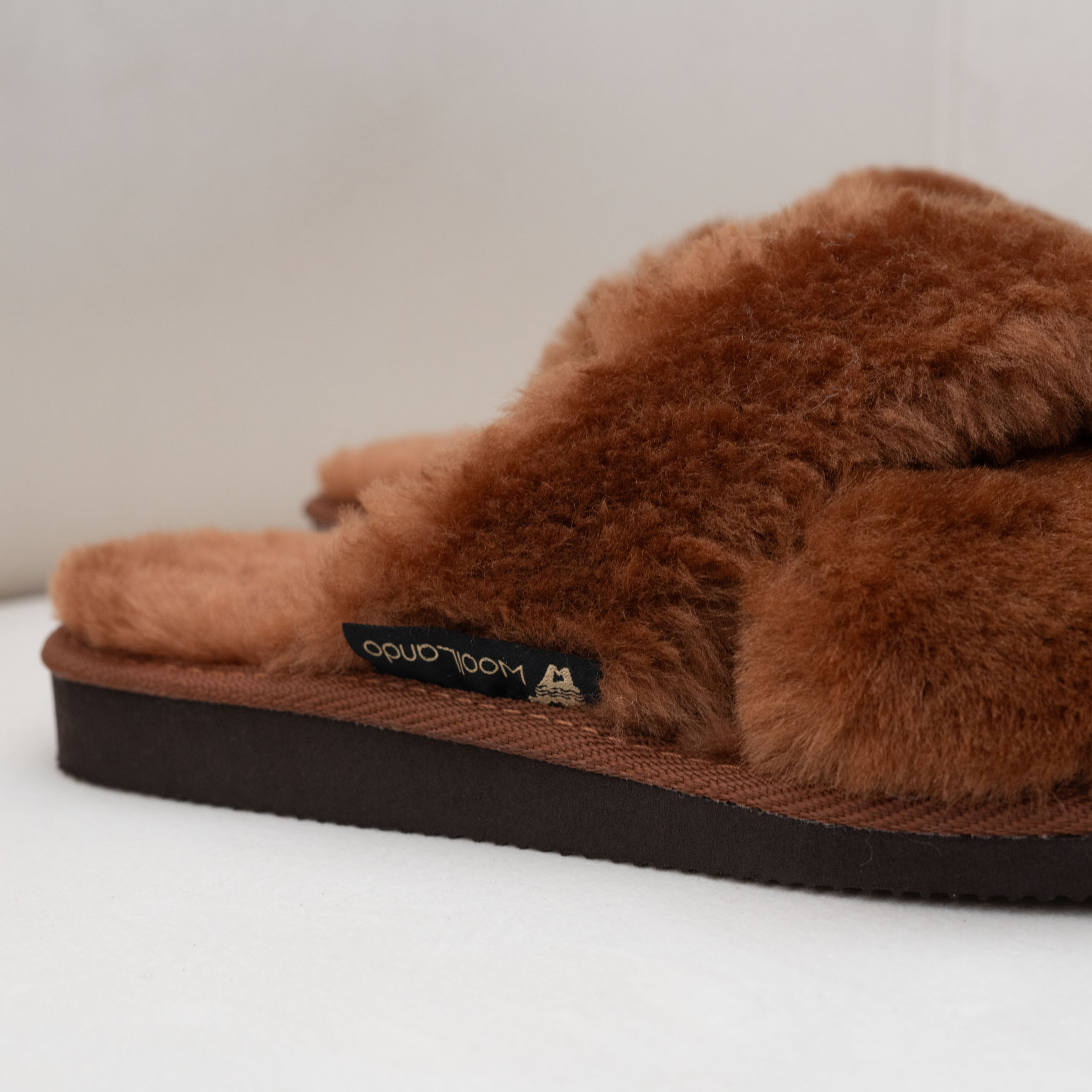 WoolLando Naisten luonnollinen turkis ruskea Avoin tohveli Slipper