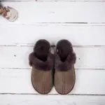 WoolLando naisten aidon turkiksen kevyet tummat tossut