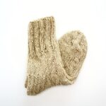 Luonnon lampaan - koiran villasukat KÄSITYÖLLÄ KOPA