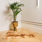 Luonnollisesti parkittu paksu ruskea merinovillainen lampaannahka 80×120 cm