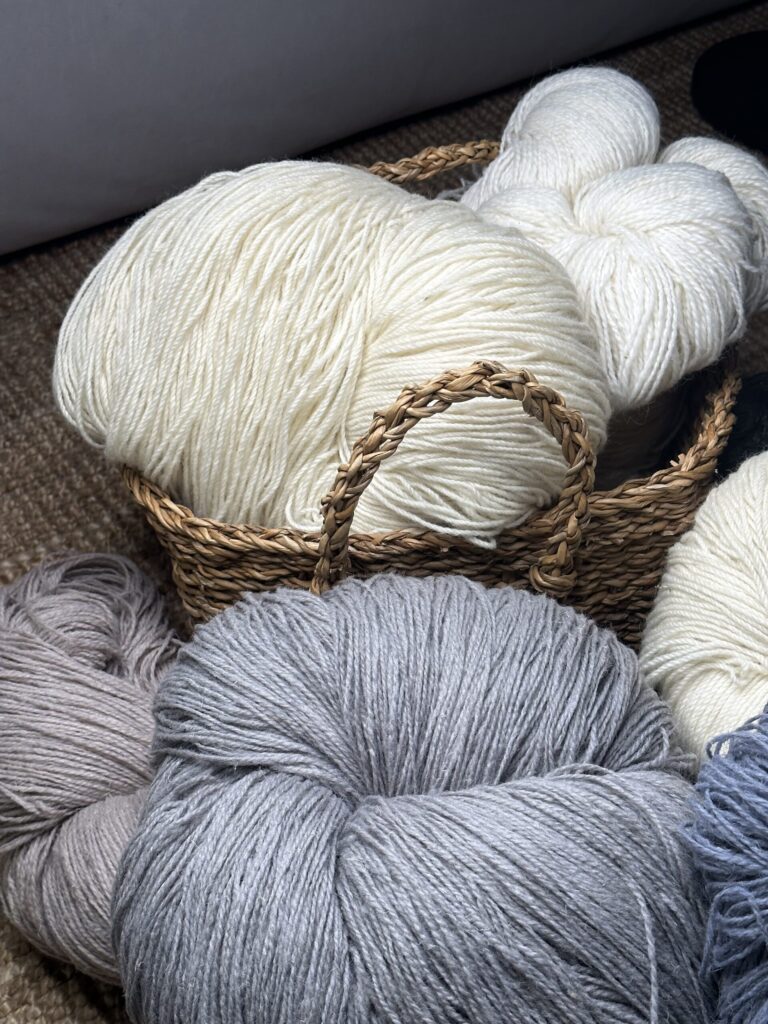 10 kg lampaanvillalankapaketti – eri luonnollisia sävyjä