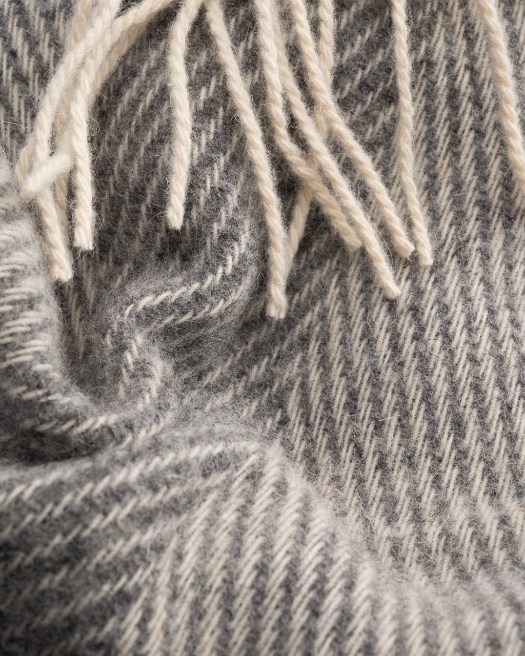 Woolland UUSI-SEELANTI Ylellinen 100 % Villaviltti RAIDALLINEN VAALENHARMAA