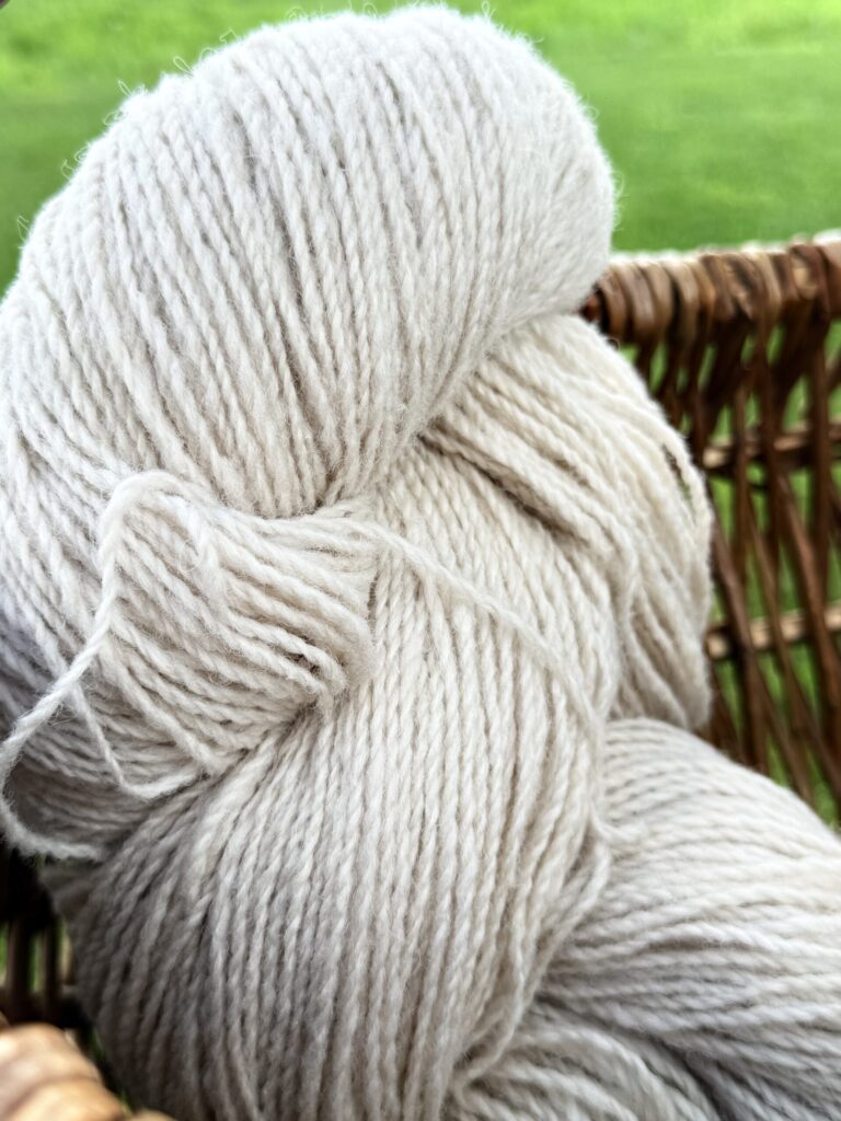 Uuden-Seelannin lampaanvillalanka 1 kg – KELTAVAHTAVA