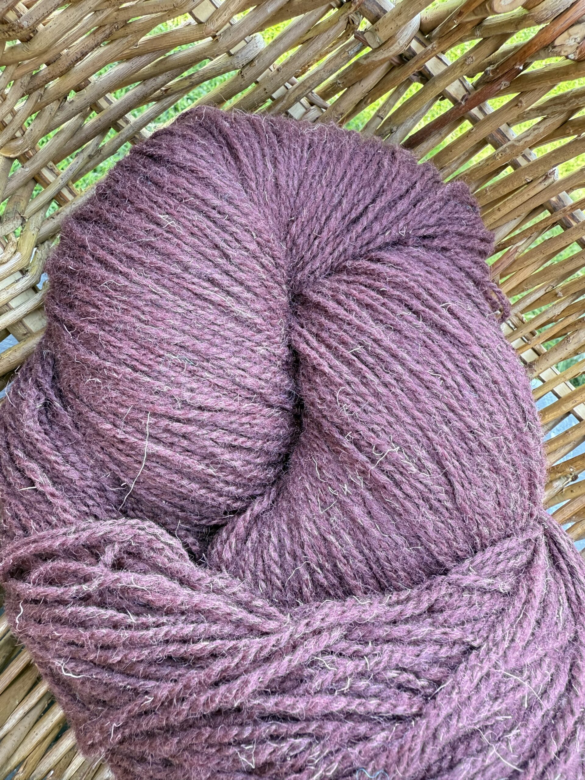 Luonnollinen lampaanvillalanka 1 kg – BORDEAUX