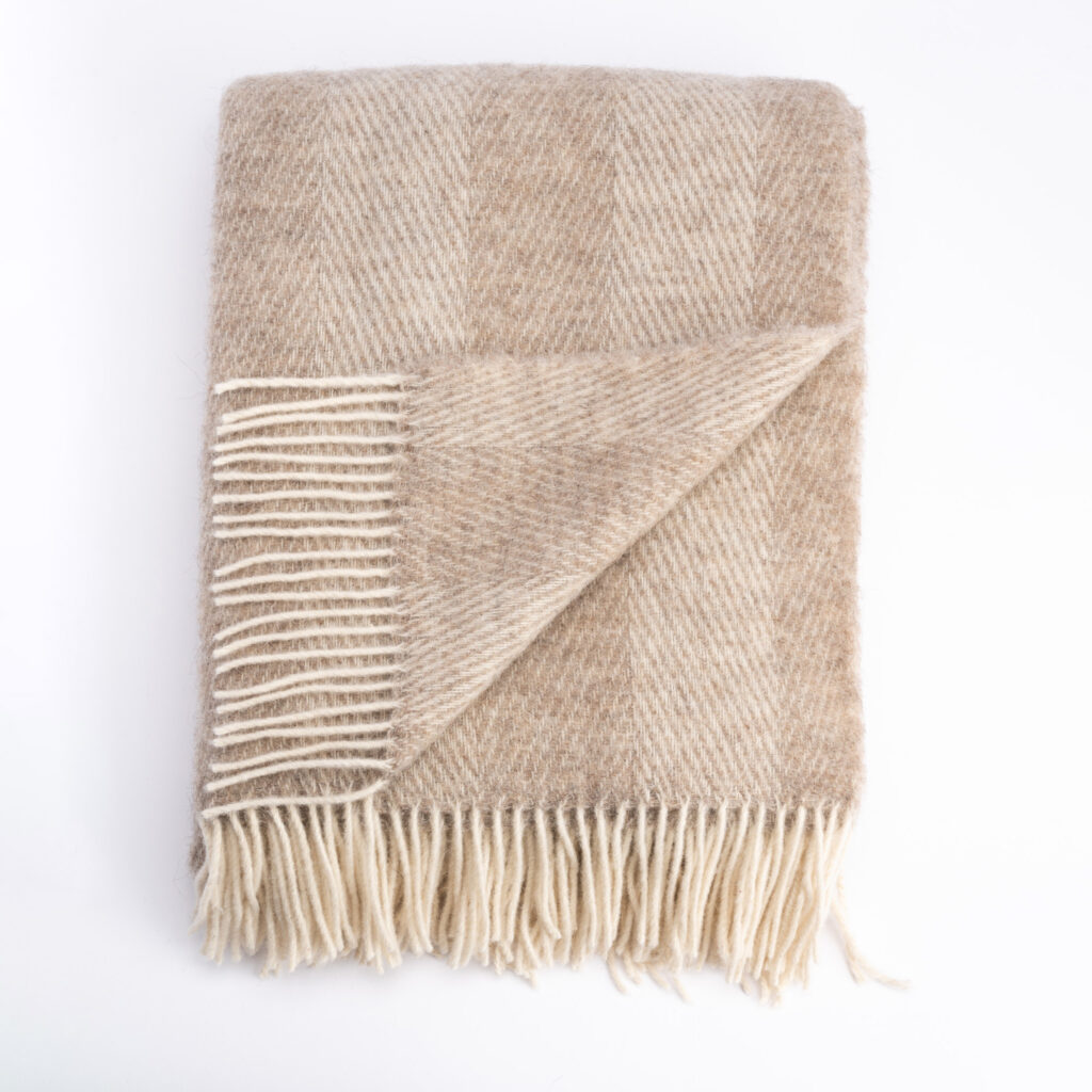 Woolland UUSI-SEELANTI Ylellinen 100 % Villaviltti HIEKANVÄRINEN