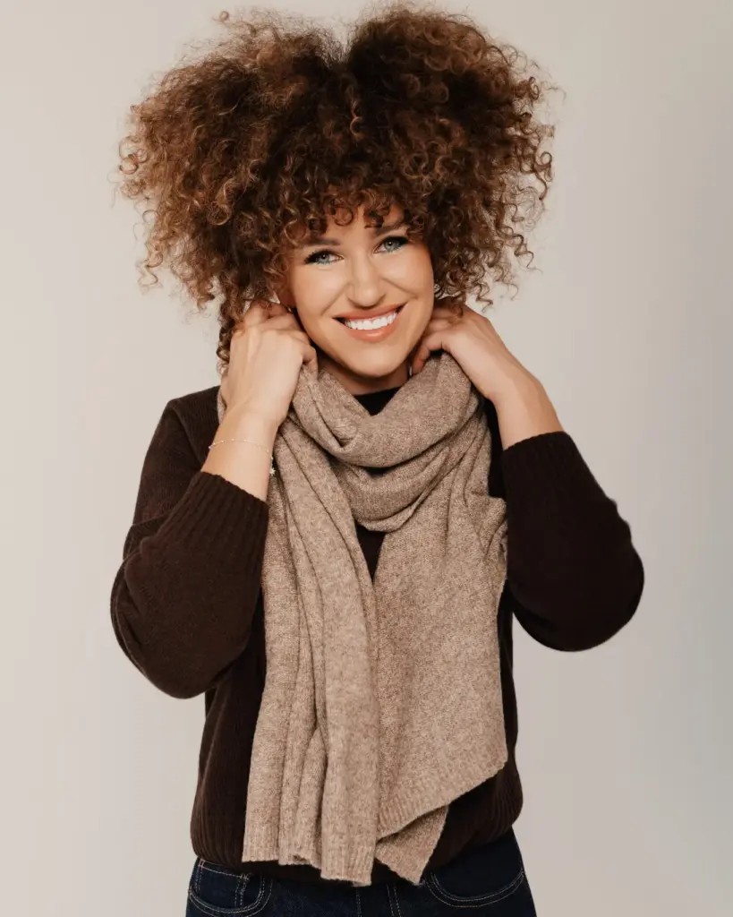 Lämmin huivi luonnonvillalla CHARM