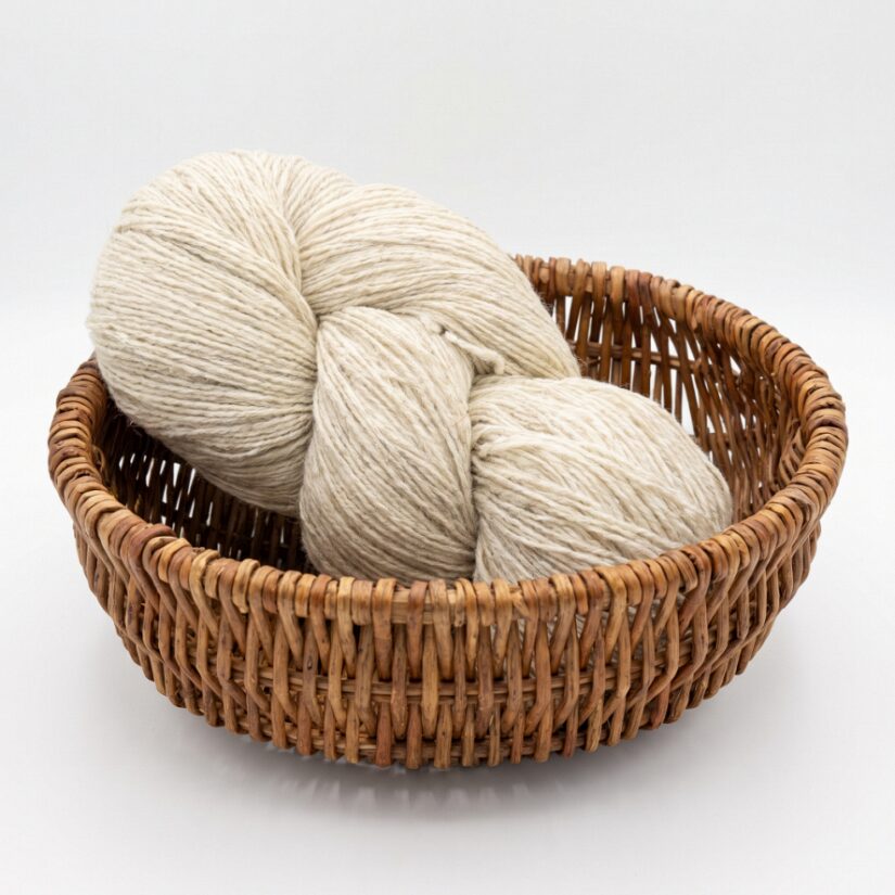 50% koiranvilla / 50% lampaanvillalanka 1 kg – WHITE MELANGE, WoolLando
