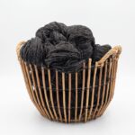60% Siperian husky koiranvilla, 40% lampaanvilla 1 kg – MUSTA, WoolLando