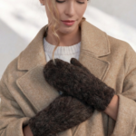 Tummanruskeat 100% koiranvillaiset lappaset "unisex" – WoolLando