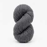 Lampaanvillalanka 1 kg – TUMMANHARMAA, WoolLando