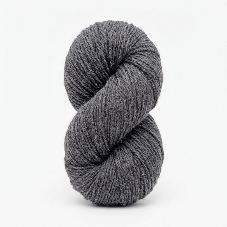 Lampaanvillalanka 1 kg – TUMMANHARMAA, WoolLando