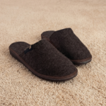 Ruskeat huopatossut RIEŠUTAS – WoolLando