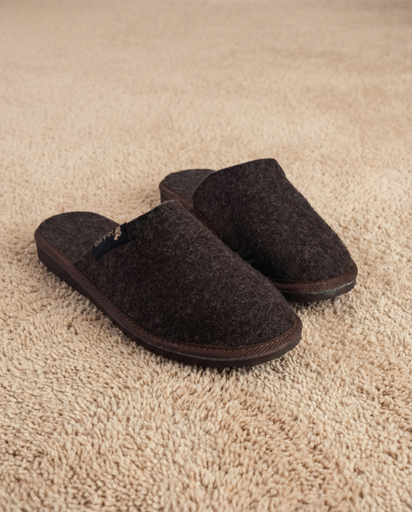 Ruskeat huopatossut RIEŠUTAS – WoolLando