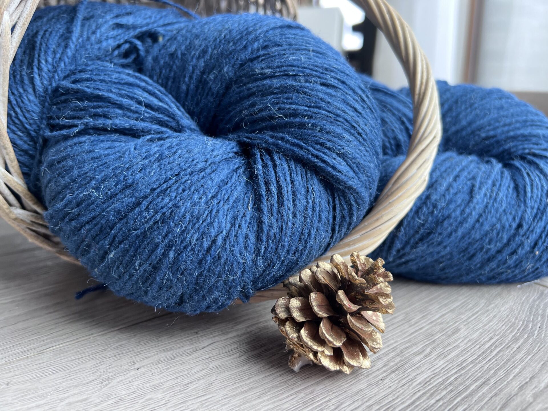 Lampaanvillalanka 1 kg – TUMMANSININEN, WoolLando