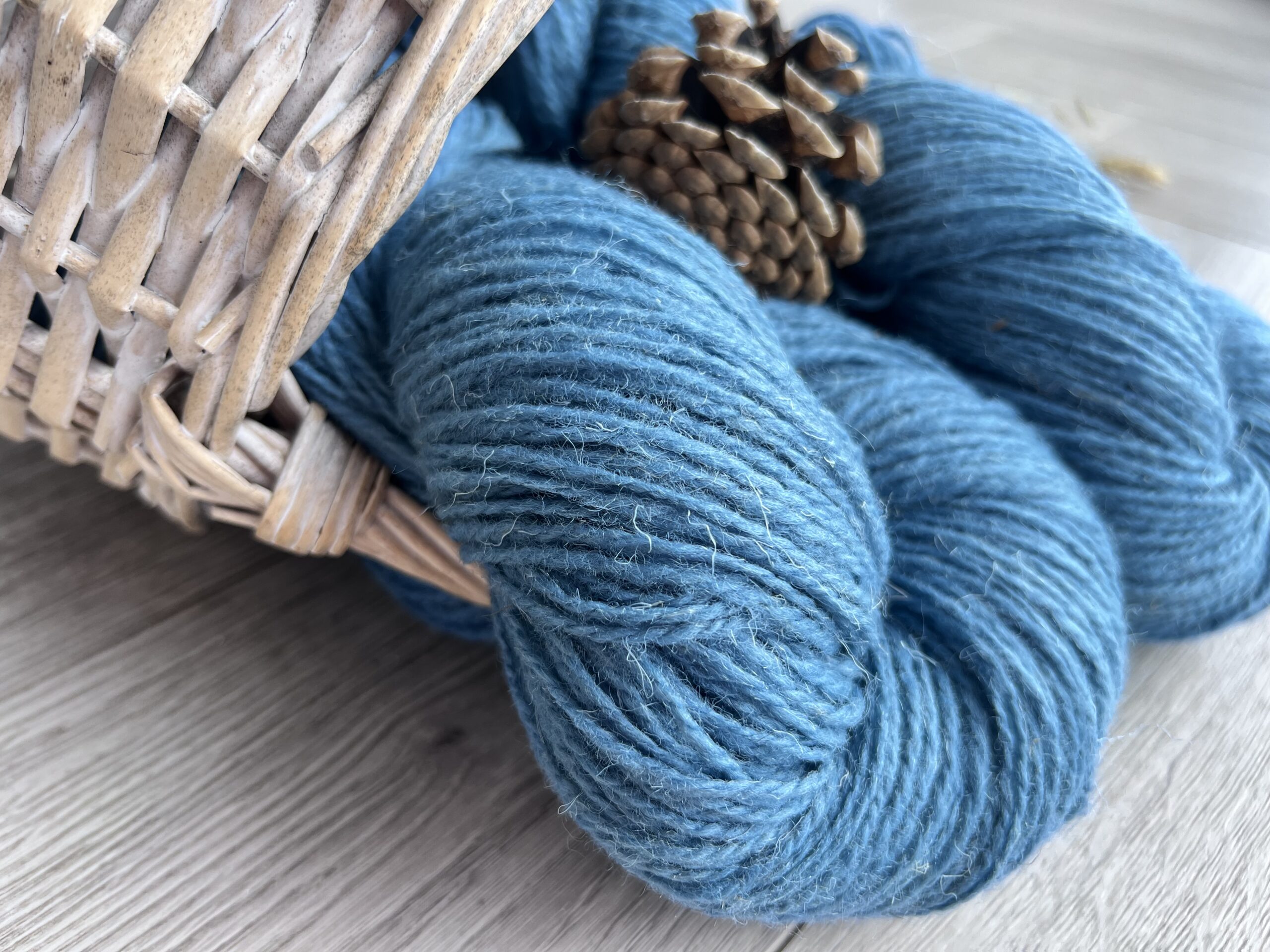 Lampaanvillalanka 1 kg – VAALEASININEN, WoolLando