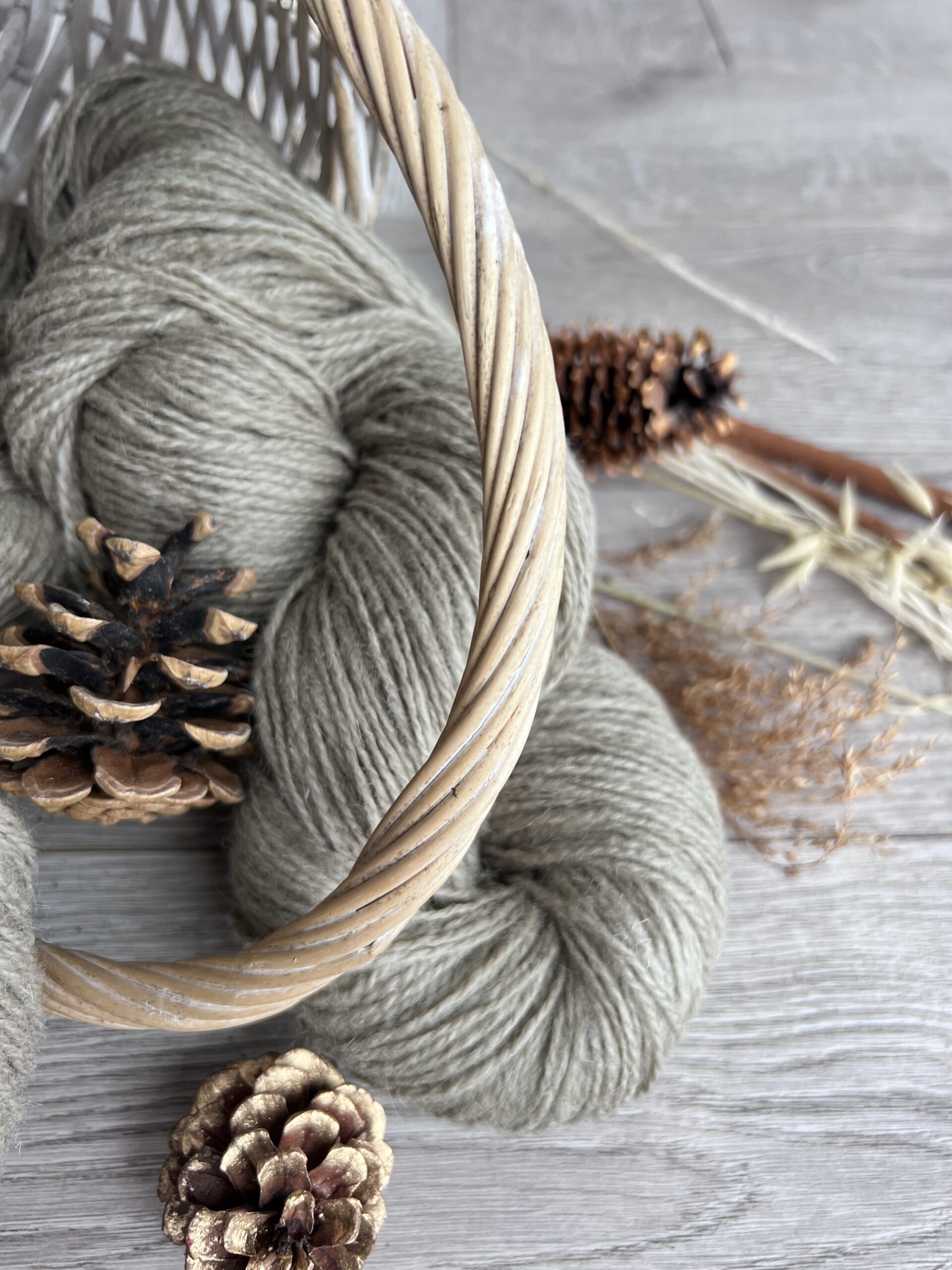 Lampaanvillalanka 1 kg – KHAKI, WoolLando