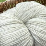 50% koiranvilla / 50% lampaanvillalanka 1 kg – WHITE MELANGE, WoolLando