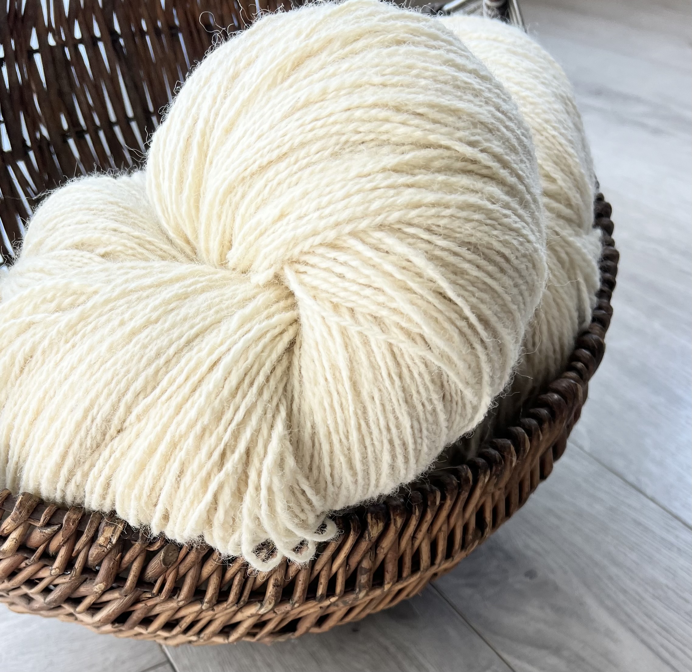 Lampaanvillalanka 1 kg – VALKOINEN, WoolLando