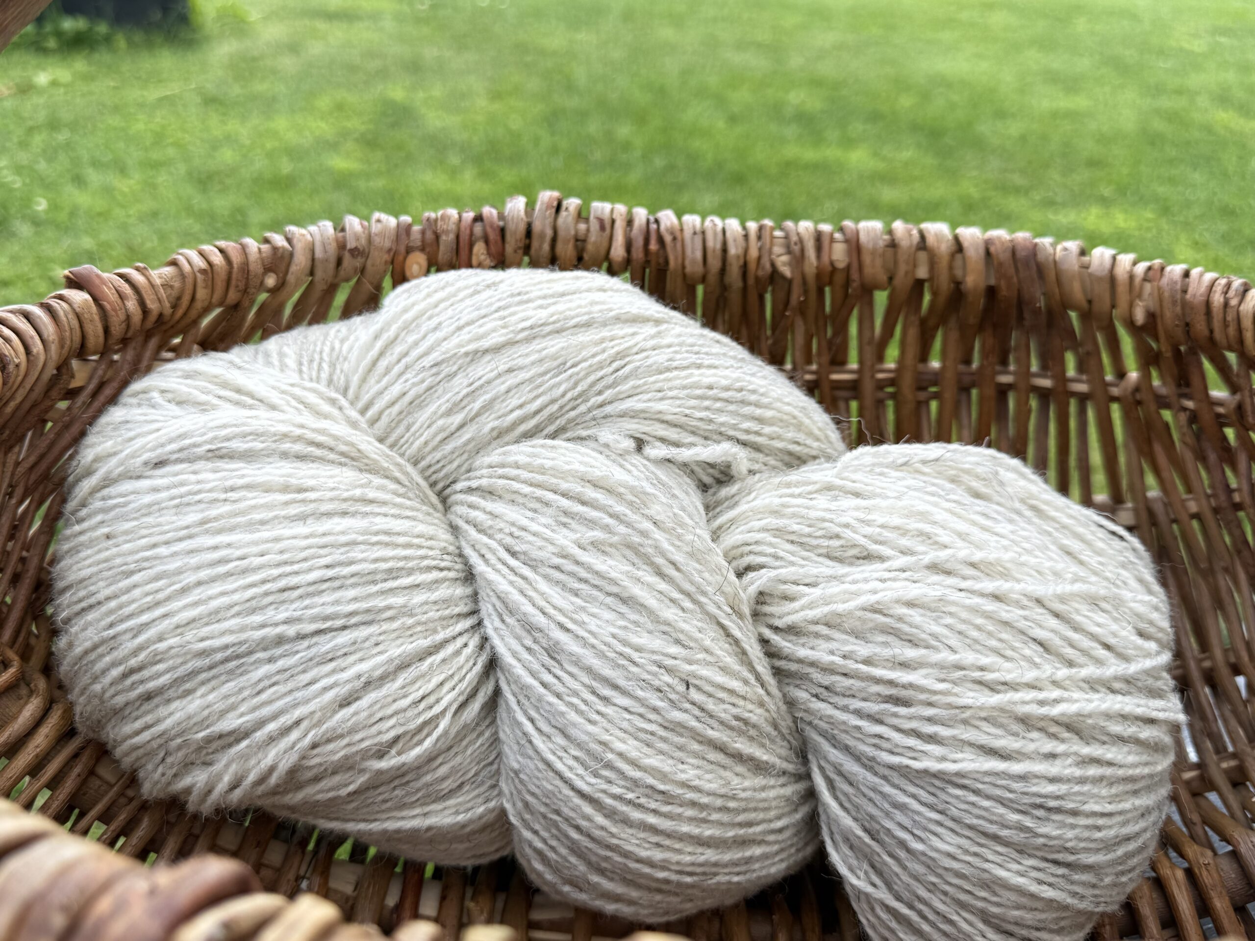 50% koiranvilla / 50% lampaanvillalanka 1 kg – WHITE MELANGE, WoolLando