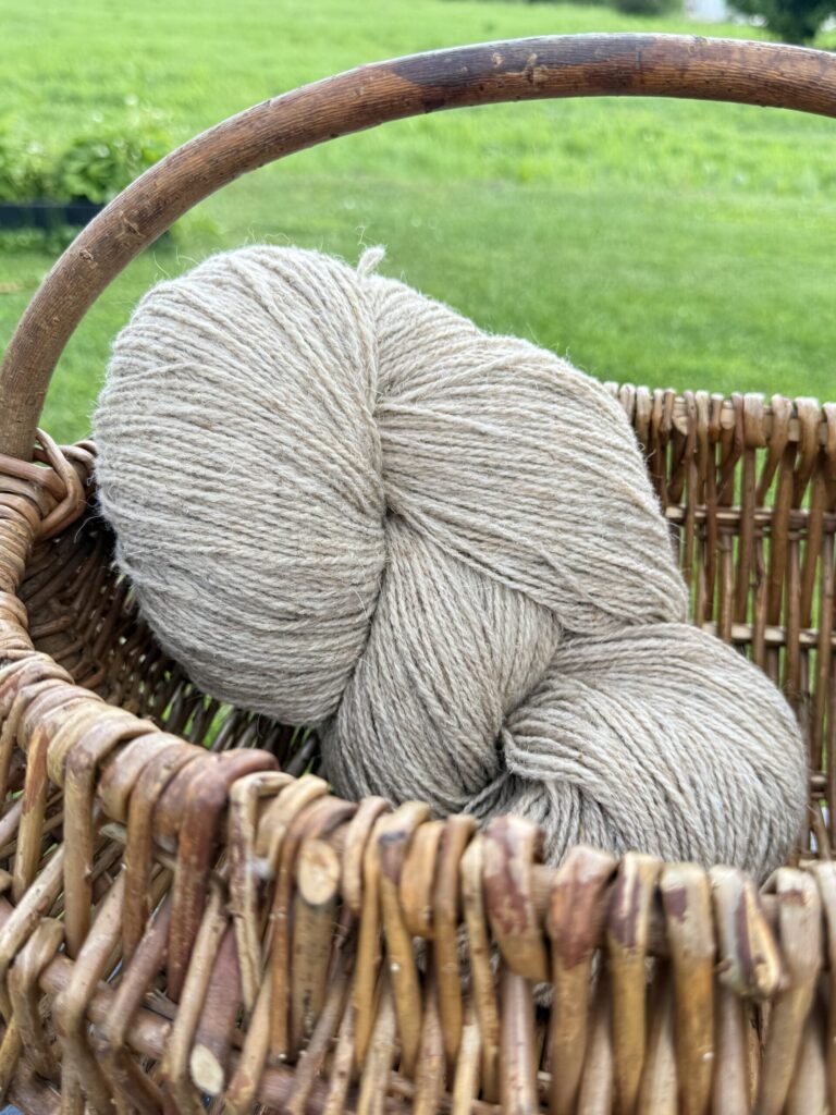 50% koiranvilla / 50% lampaanvillalanka 1 kg – LIGHT YELLOWISH, WoolLando