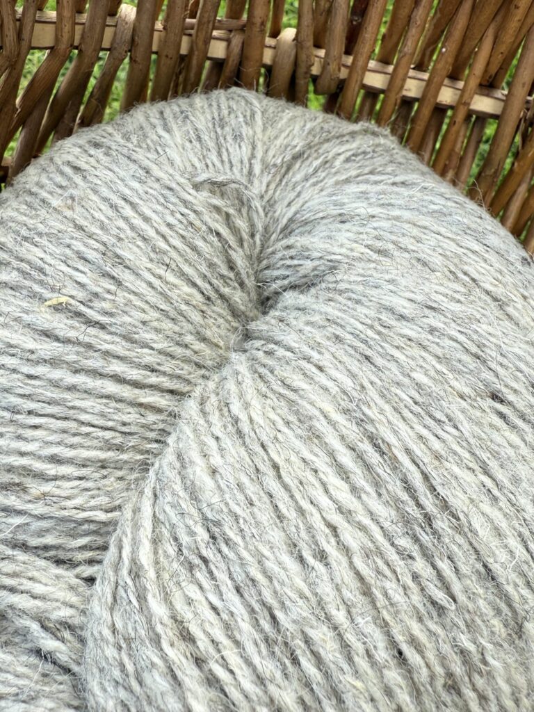50% koiranvilla / 50% lampaanvillalanka 1 kg – LIGHT GREY, WoolLando
