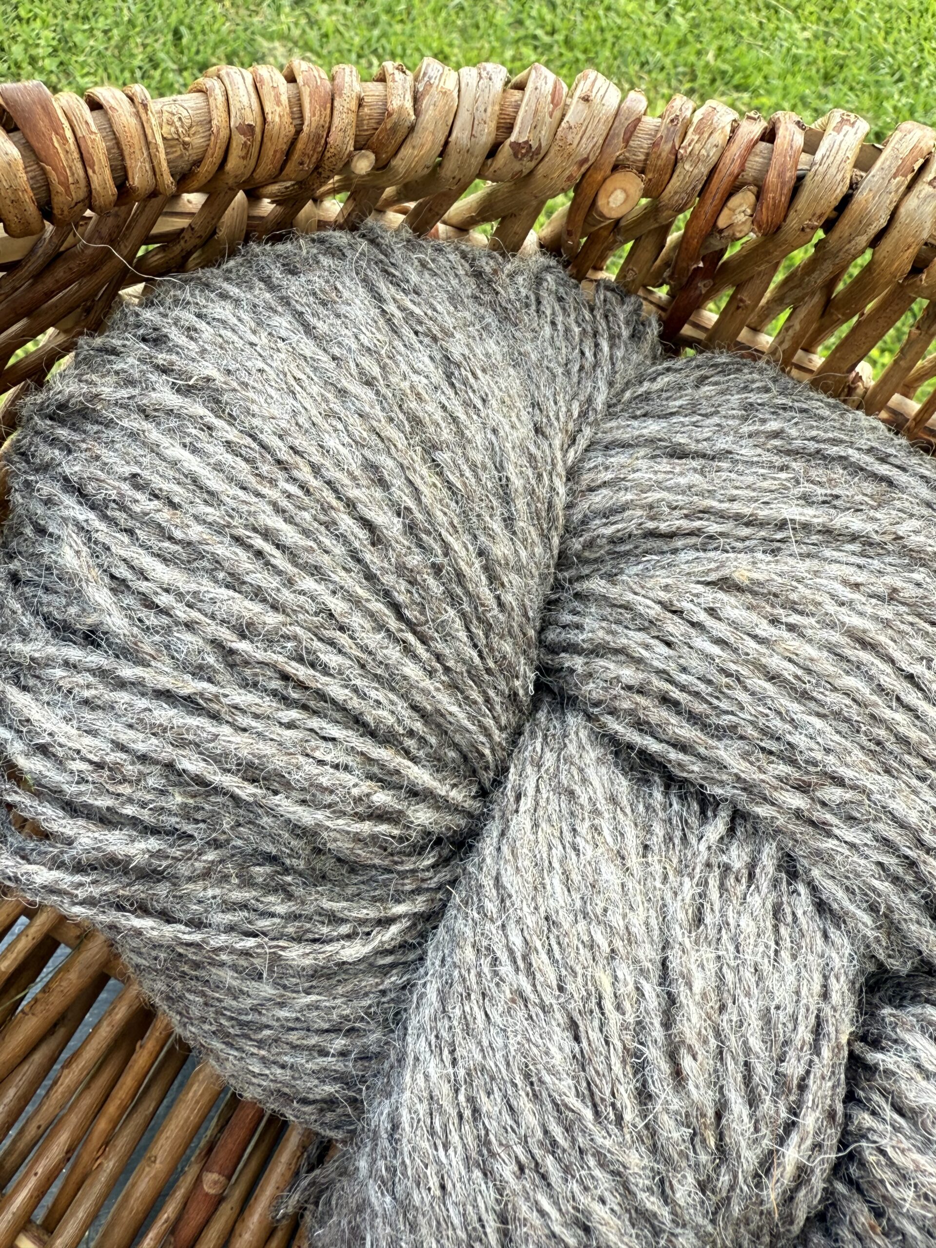 50% koiranvilla / 50% lampaanvillalanka 1 kg – DARK GREY, WoolLando