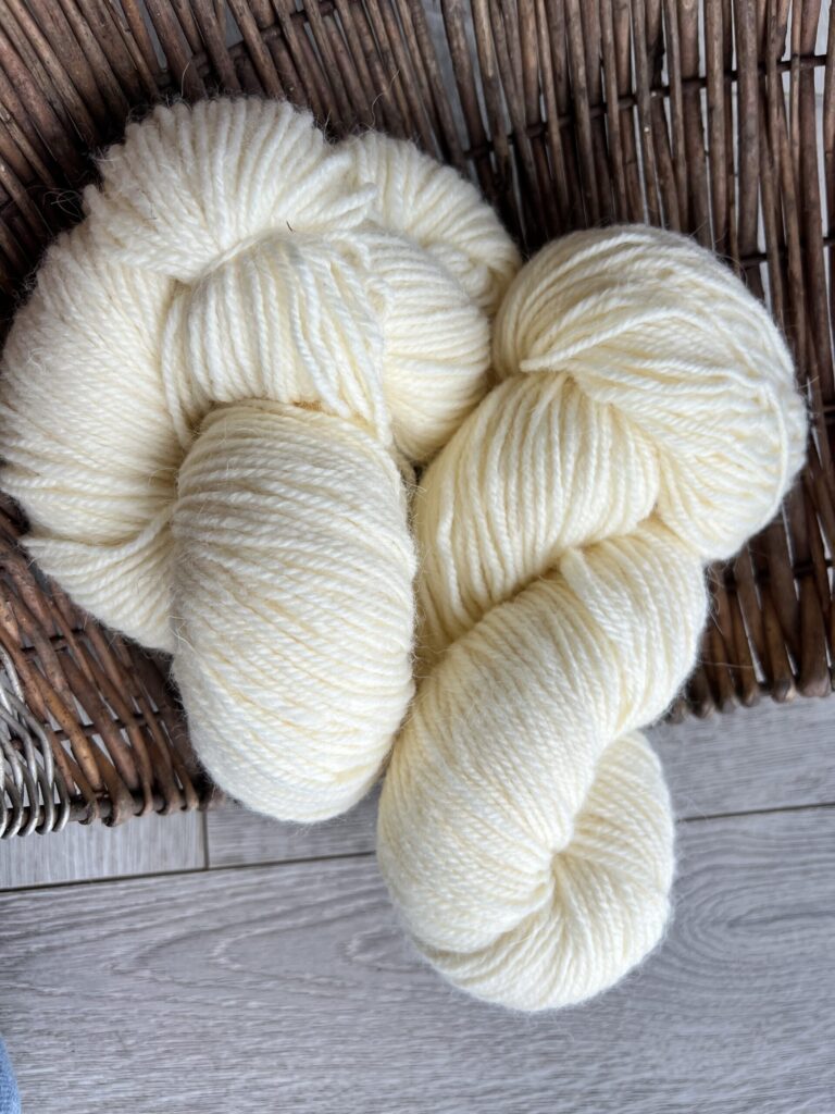 Alpakanvillalanka 100 g – VALKOINEN, WoolLando