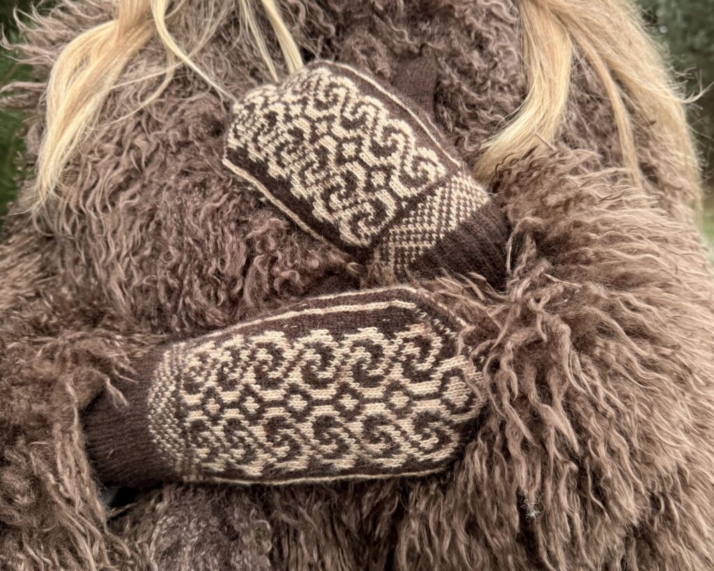 Naisten ruskeat merinovillalappaset FROST, WoolLando