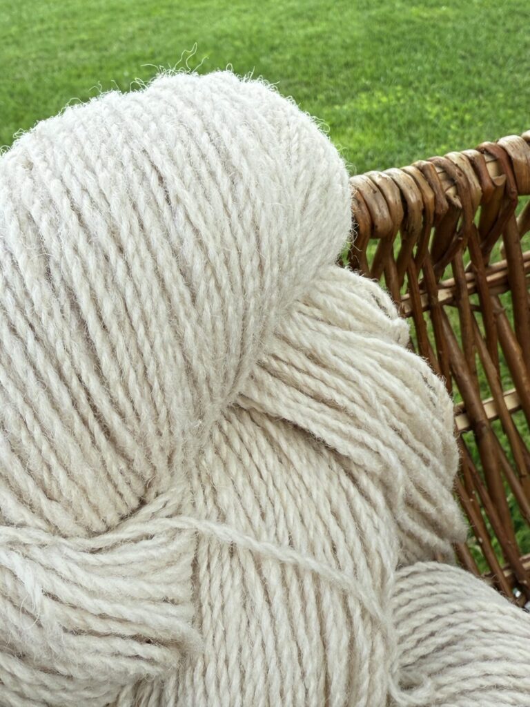 Uuden-Seelannin lampaanvillalanka 1 kg – YELLOWISH, WoolLando
