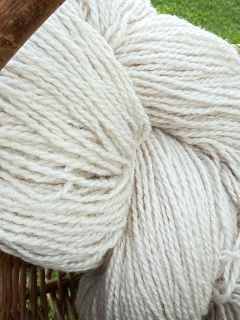 Uuden-Seelannin lampaanvillalanka 1 kg – CREAM, WoolLando