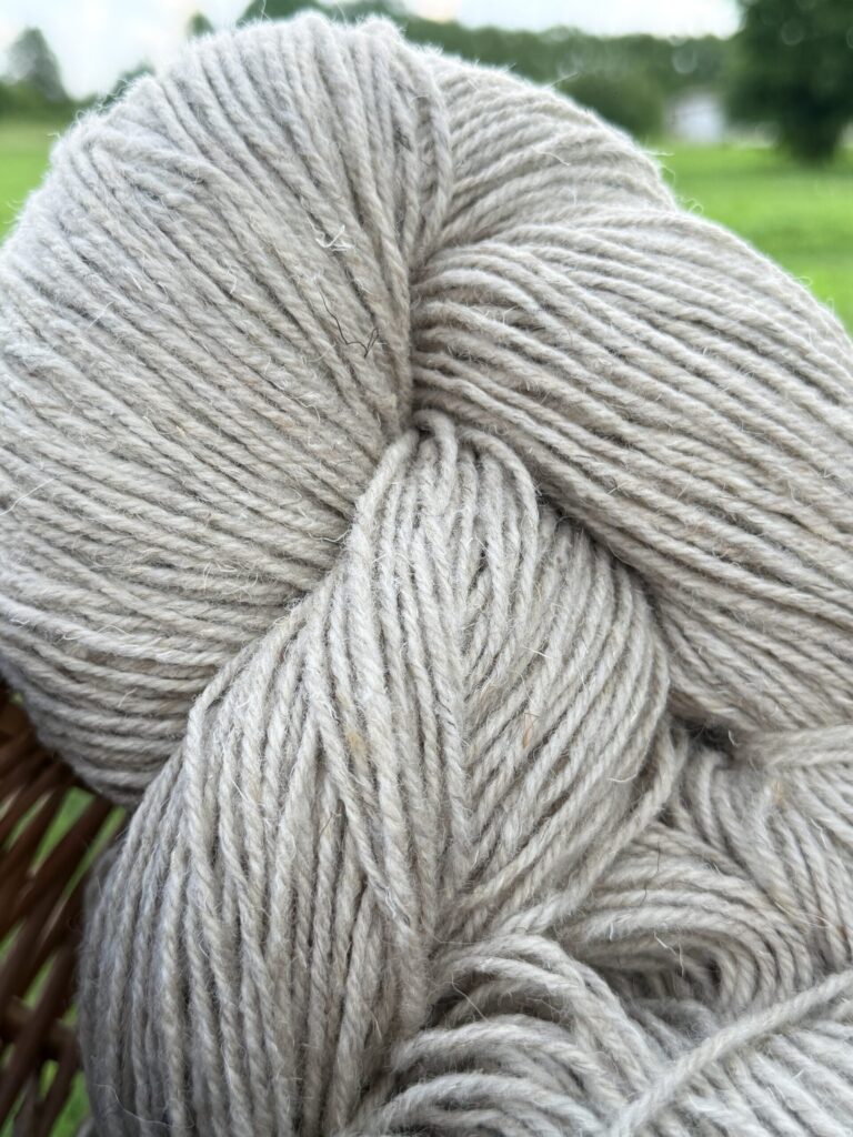 Uuden-Seelannin lampaanvillalanka 1 kg – LIGHT GREY, WoolLando