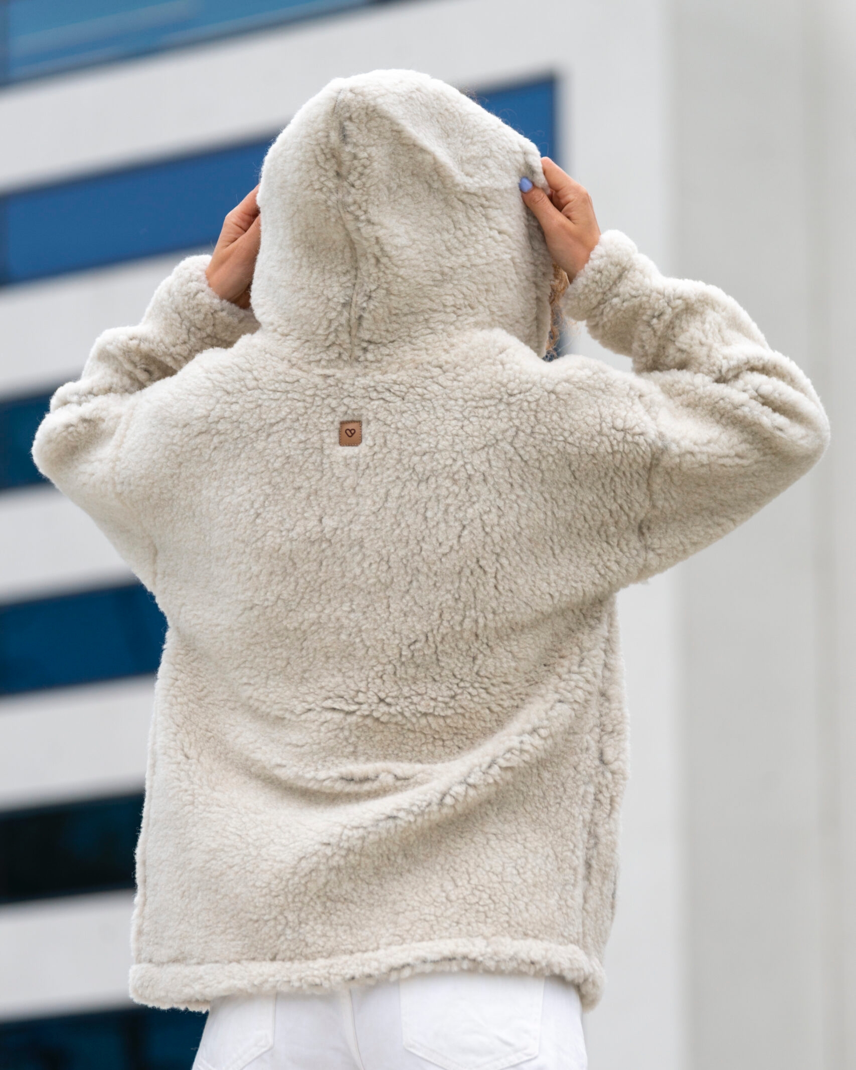 Kermanvärinen karitsan villahuppujakku ZOYA, Zaffiro