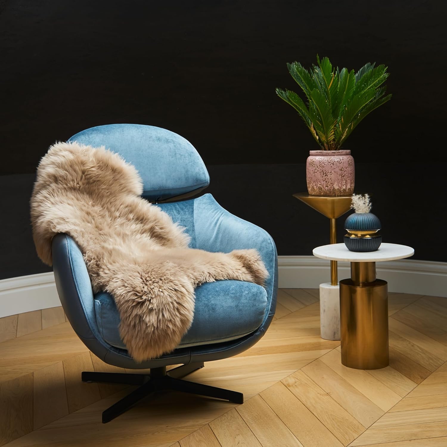 Paksu ruskea merinovillainen lampaantalja 80 × 120 cm, WoolLando