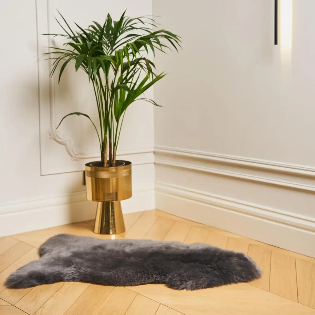 Paksu tummanharmaa merinovillainen lampaantalja 80 × 120 cm, WoolLando