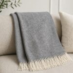 Uuden-Seelannin lampaanvillapeitto GREY HERRINGBONE, WoolLando